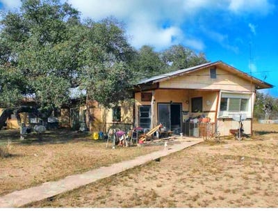 /international/us/648-cr-389-camp-wood-tx-110119989581/