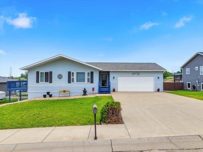 /international/us/821-ridgeview-belle-fourche-sd-110108507566/