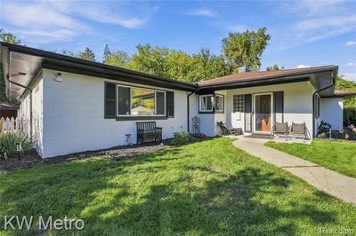 /international/us/19156-old-homestead-drive-harper-woods-mi-110110422122/