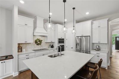 /international/us/16383-glory-lane-eden-prairie-mn-110108078015/