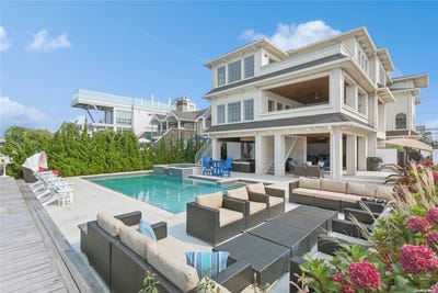 /international/us/853-w-park-avenue-long-beach-ny-110096110473/