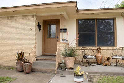 /international/us/1900-s-walnut-street-brady-tx-110107228015/