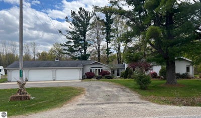 /international/us/21403-swan-creek-road-merrill-mi-110107666099/