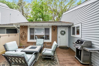 /international/us/217-springmeadow-drive-holbrook-ny-110108340840/