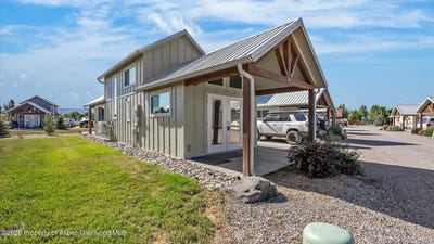 /international/us/329-river-frontage-road-silt-co-110108664552/