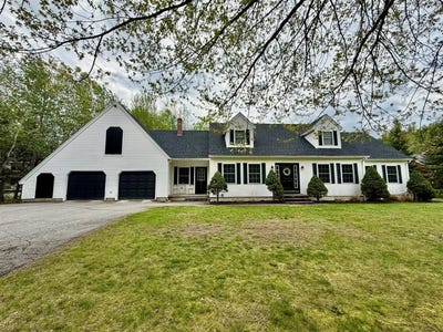 /international/us/12-surrey-lane-hampden-me-110107169291/