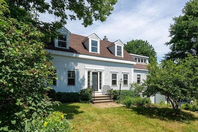 /international/us/135-pepperrell-road-kittery-me-110108815218/
