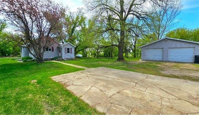 /international/us/113-w-3rd-street-donnelly-mn-110108079346/