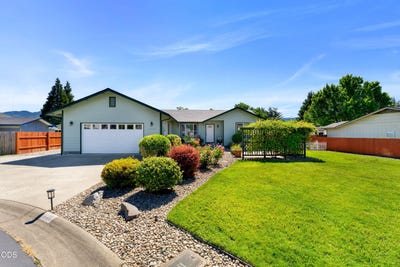 /international/us/1445-sw-silver-maple-way-grants-pass-or-110108605924/