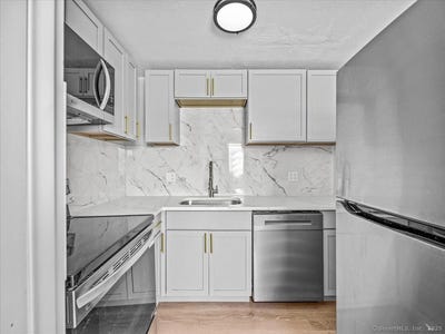 /international/us/98-carlton-street-new-britain-ct-110108665645/