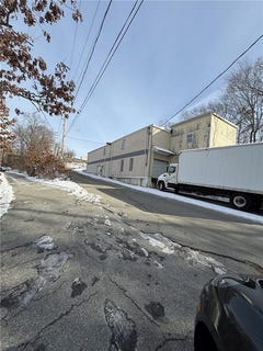/international/us/70-conduit-street-central-falls-ri-110106945860/