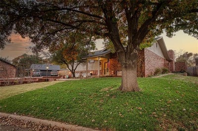 /international/us/716-phillips-lane-clinton-ok-110103578404/