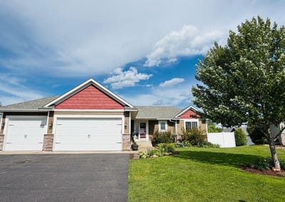 /international/us/11477-killarney-drive-chisago-city-mn-110108771290/