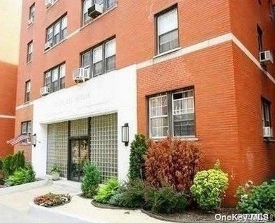 /international/us/102-40-67th-drive-forest-hills-ny-110106949182/