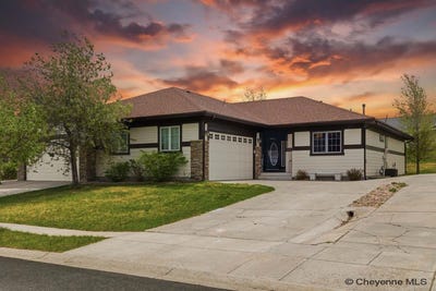 /international/us/925-whispering-hills-cheyenne-wy-110108128184/