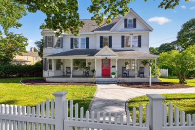 /international/us/1-main-street-falmouth-ma-110120498574/
