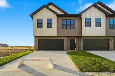 /international/us/1356-meadow-rose-place-waukee-ia-110103431395/