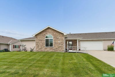 /international/us/8706-n-160-plaza-bennington-ne-110108552218/