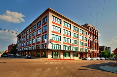 /international/us/408-s-front-st-memphis-tn-110107637118/