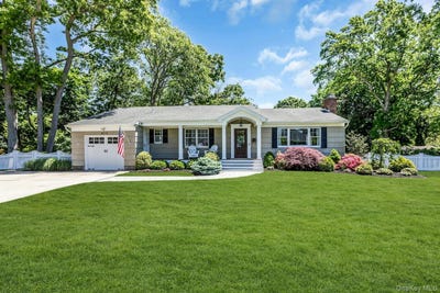 /international/us/411-hillside-avenue-west-sayville-ny-110108546670/