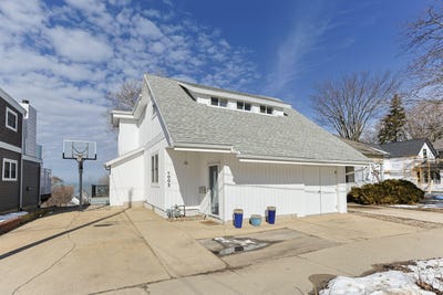 /international/us/1002-lake-boulevard-st-joseph-mi-110106057991/