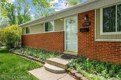 /international/us/15586-oakbrook-street-romulus-mi-110108414010/