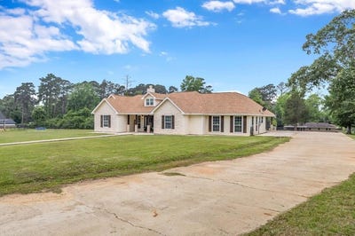 /international/us/407-n-pecan-st-woodville-tx-110107688363/