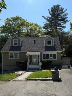 /international/us/13-cedarwood-drive-huntington-station-ny-110107894942/