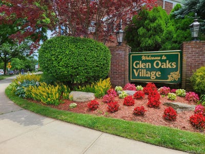 /international/us/73-07-263-street-glen-oaks-ny-110108489509/