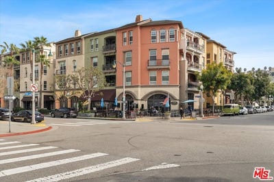 /international/us/13020-pacific-promenade-playa-vista-ca-110109133224/