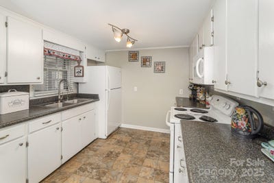 /international/us/515-burlington-street-wadesboro-nc-110098337763/