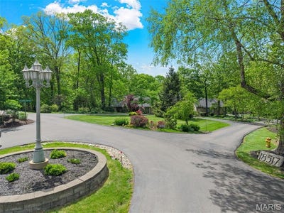 /international/us/18525-sassafras-place-drive-wildwood-mo-110107873363/