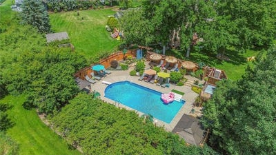 /international/us/8141-maplewood-terrace-chanhassen-mn-110108296652/