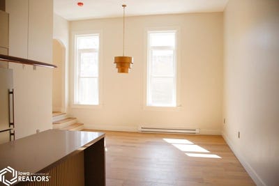 /international/us/51-e-broadway-203-fairfield-ia-110100923050/