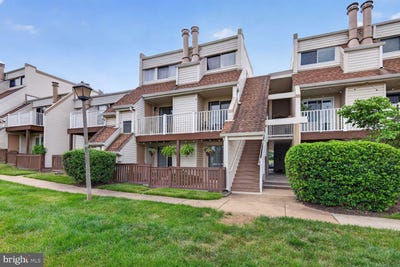 /international/us/1006-warwick-court-sterling-va-110108629345/
