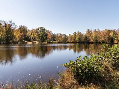 /international/us/bob-vaughn-road-graham-nc-110110099261/