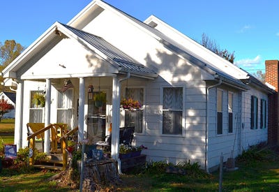 /international/us/1436-glen-ray-rd-alderson-wv-110103149651/