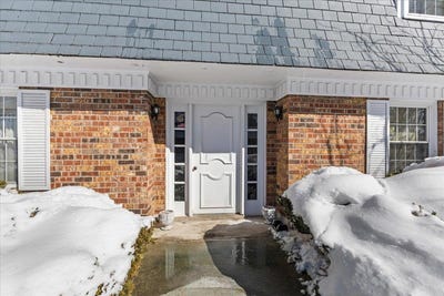 /international/us/125-kennedy-drive-south-burlington-vt-110106003284/