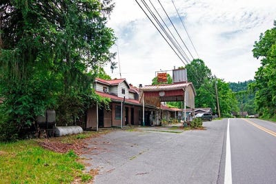 /international/us/5236-river-rd-new-richmond-wv-110095932681/