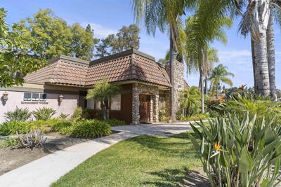 /international/us/1417-n-broadway-escondido-ca-110107858479/