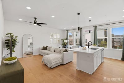 /international/us/119-sadie-circle-new-brunswick-nj-110109694654/