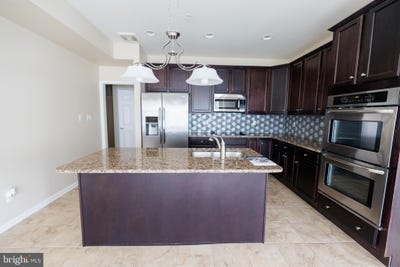 /international/us/2820-union-square-road-new-windsor-md-110098128436/