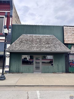 /international/us/611-s-topeka-ave-lyndon-ks-110107981221/
