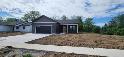 /international/us/101-rolling-meadow-drive-darien-wi-110108364689/