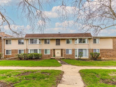 /international/us/3004-roberts-drive-woodridge-il-110107350678/