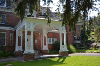 /international/us/3-pine-terrace-rd-highland-falls-ny-110105386285/