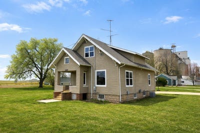 /international/us/707-colfax-st-boyden-ia-110107266132/