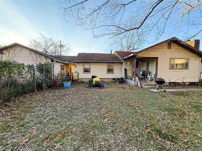 /international/us/923-w-10th-street-baxter-springs-ks-110097107203/