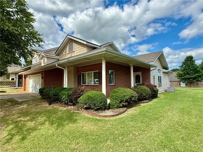 /international/us/4214-n-meadow-view-drive-fayetteville-ar-110108738341/