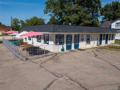 /international/us/6400-detroit-street-otter-lake-mi-110101068928/
